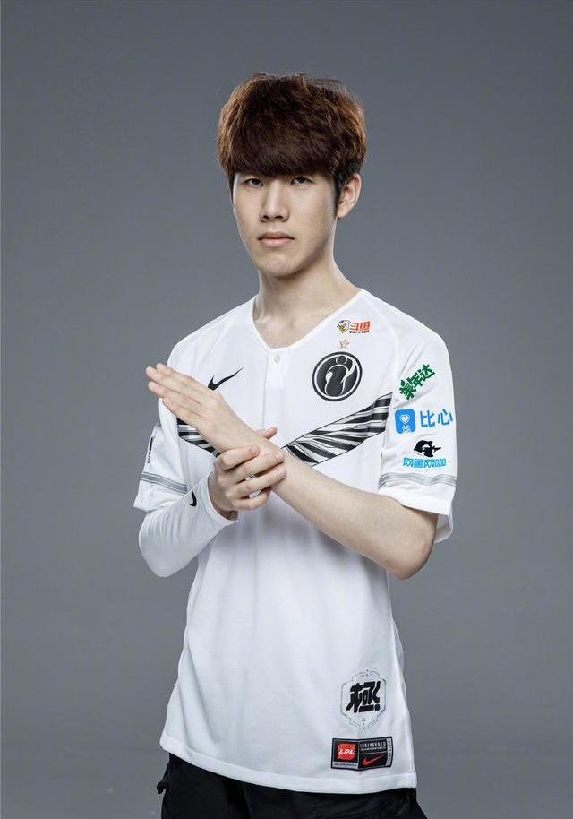 寻求赞助！ Uzi ：有没有人可以赞助我们的GM团队？我们只需要几百名玩家